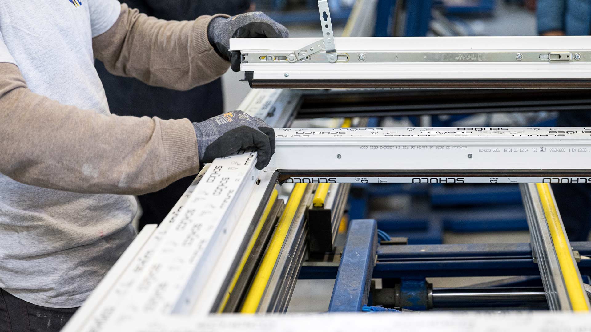 Wehr Technifen à Lutterbach : une entreprise portée par ses salariés ADN Mulhouse Sud Alsace Fabrication de fenêtre sur-mesure dans l'atelier de production de Wehr Technifen
