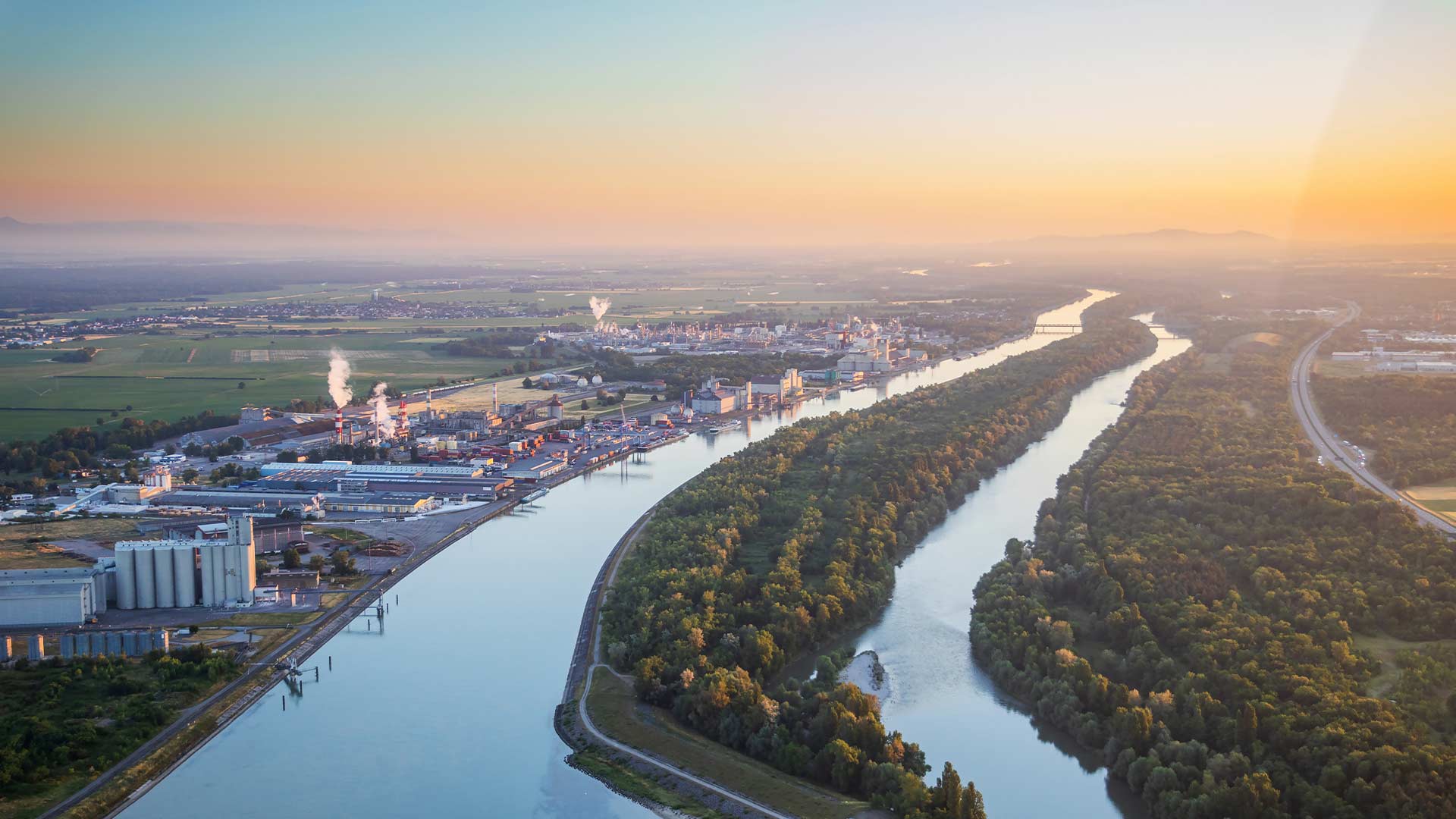 Euro Supply Chain : le Salon du transport et de la logistique ADN Mulhouse Sud Alsace Vue aérienne du Port d'Ottmarsheim